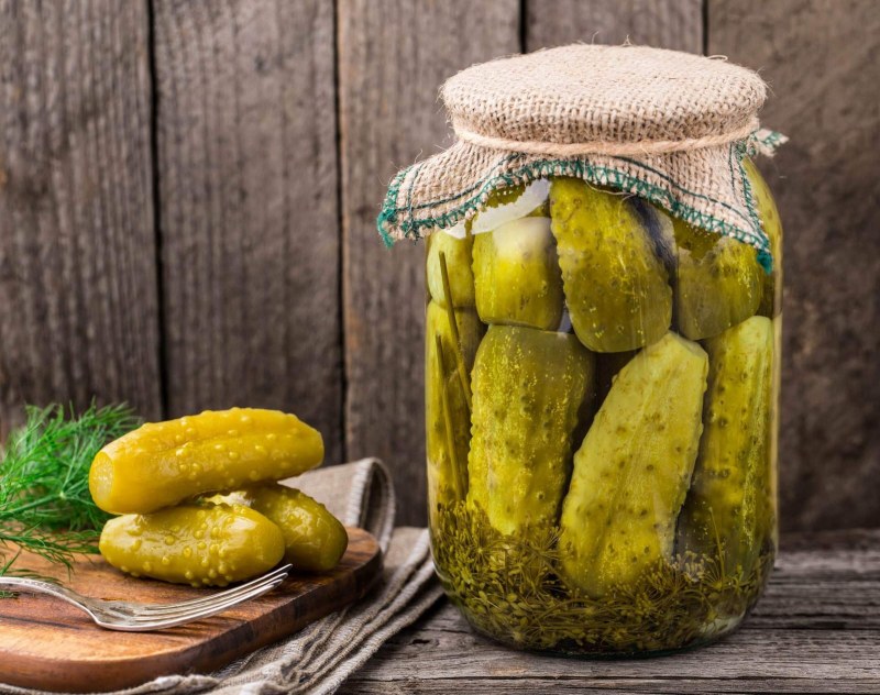 Огурцы квашенные в банках