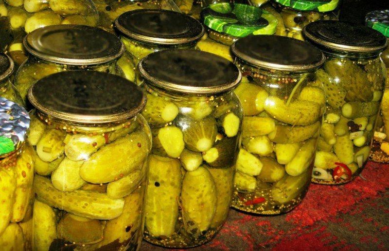 Огурцы в банке