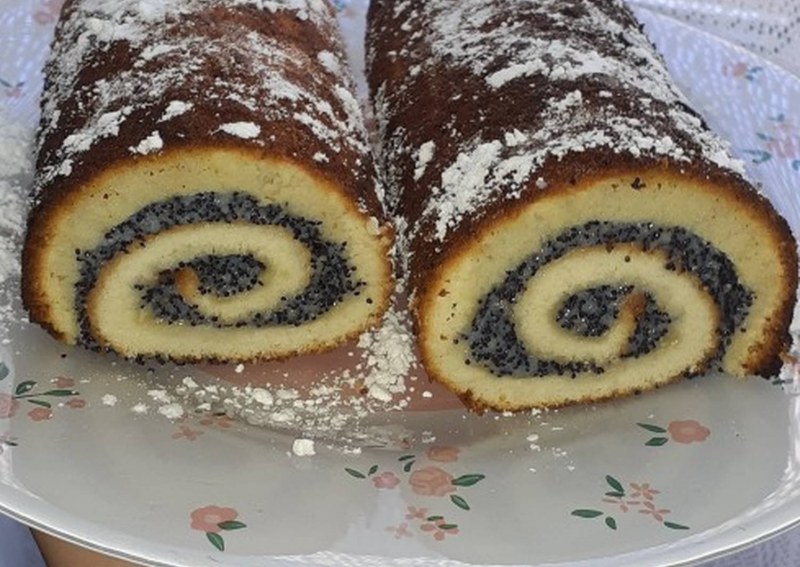 Маковый бисквит рулет
