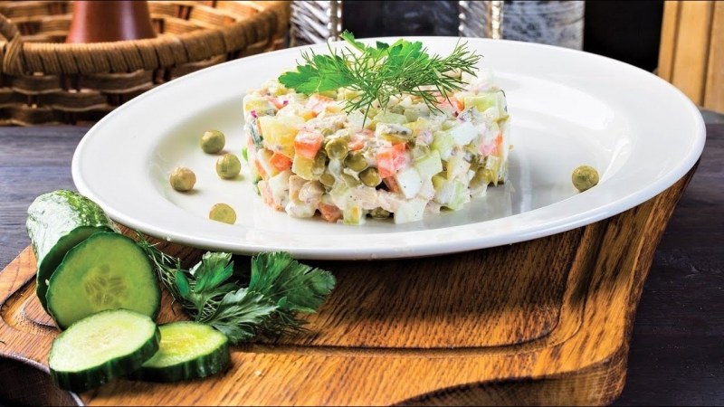 Легкие салаты с курицей и огурцом