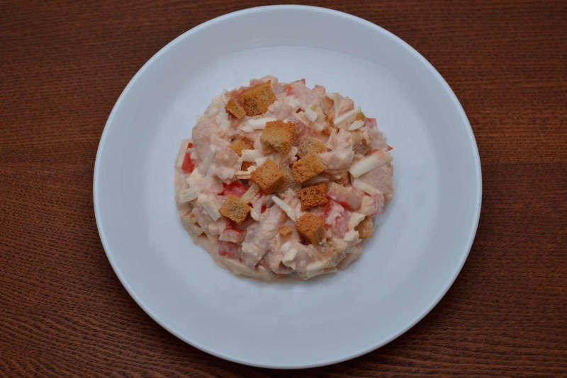 Салат Обжорка с колбасой и корейской морковью