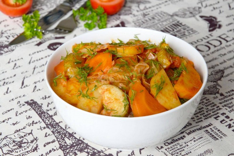 Овощное рагу с кабачками и картошкой