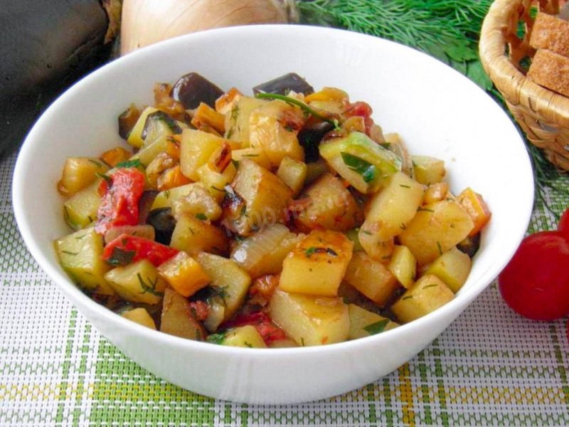Овощное рагу с кабачками