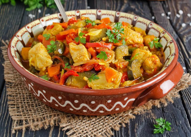 Овощное рагу с окорочками