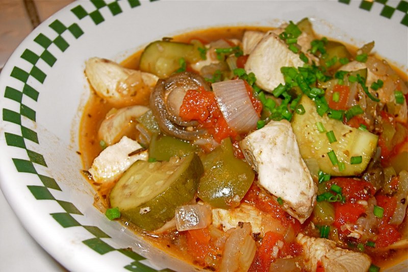 Овощное рагу с кабачками и картошкой в мультиварке