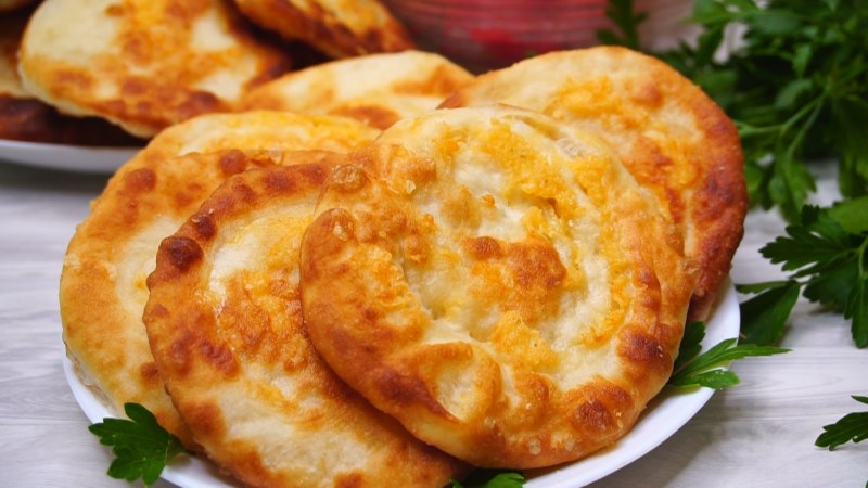 Хычин с сыром и зеленью