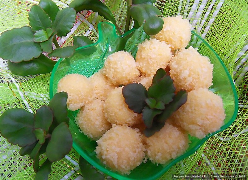 Рафаэлло из кукурузных палочек и сгущенки