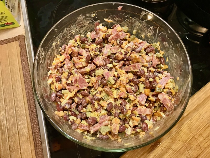 Салат Обжорка с сухариками