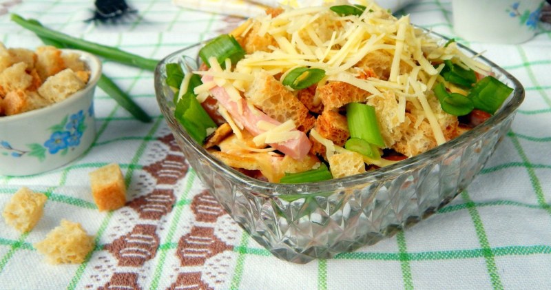 Салат фасоль корейская морковь курица сухарики