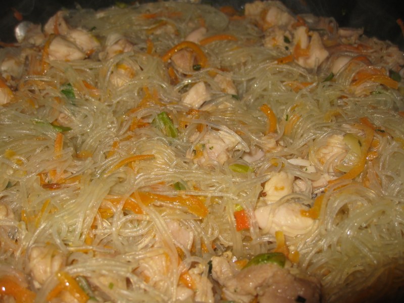 Салат с чукой и фунчозой