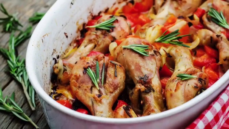 Куриные ножки с помидорами в духовке