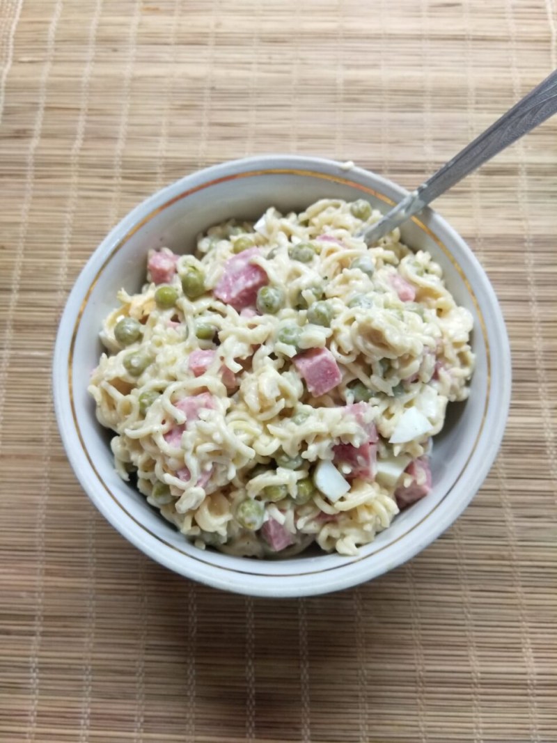 Салат из лапши доширак