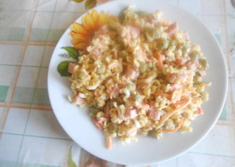 Салат из вермишели