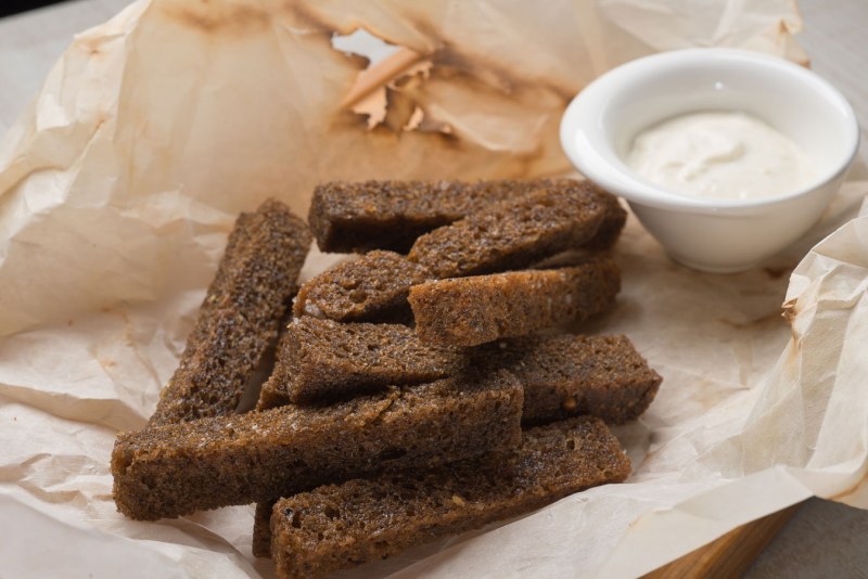 Гренки бородинские с чесноком