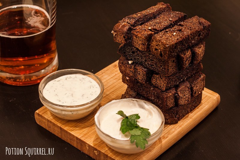 Гренки с сырным соусом