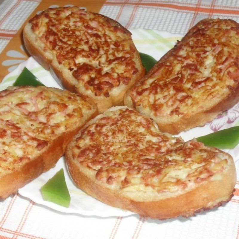 Гренки с сосисками