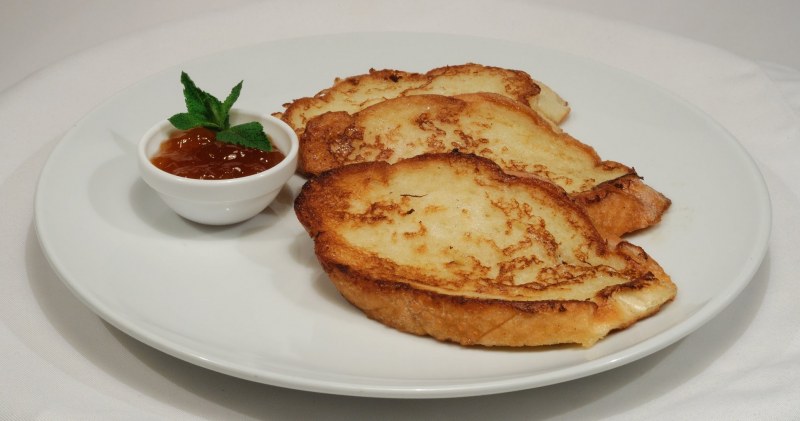 Гренки с яйцом и молоком