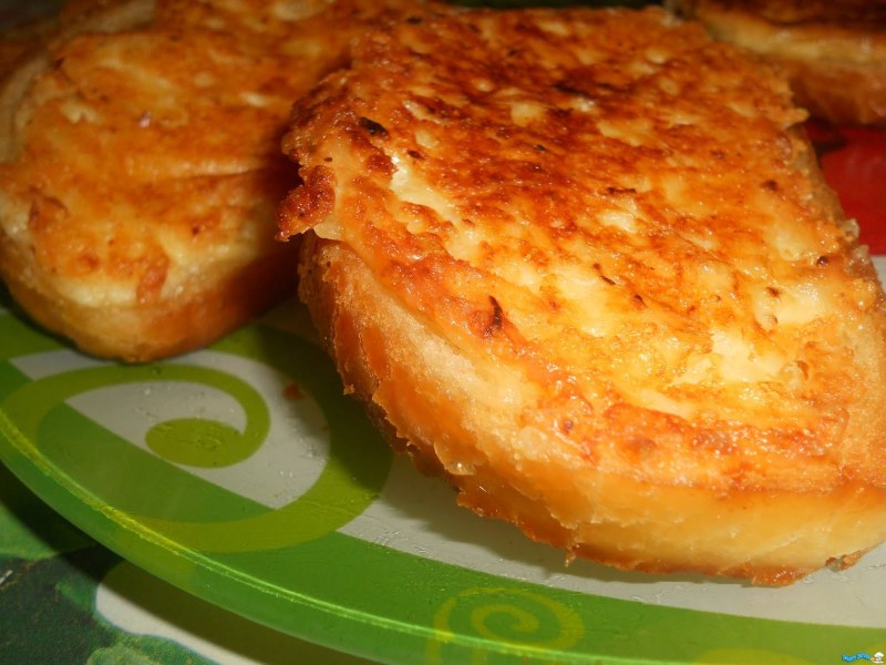 Гренки из батона с чесноком