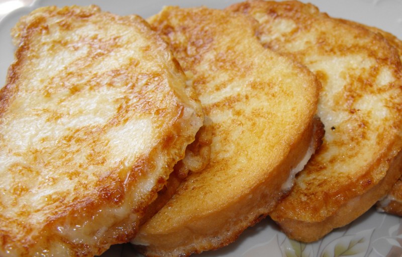 Жареный хлеб с молоком