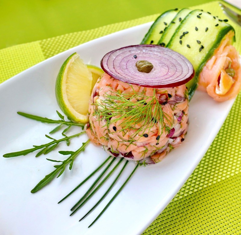 Тар тар из тунца высокая кухня