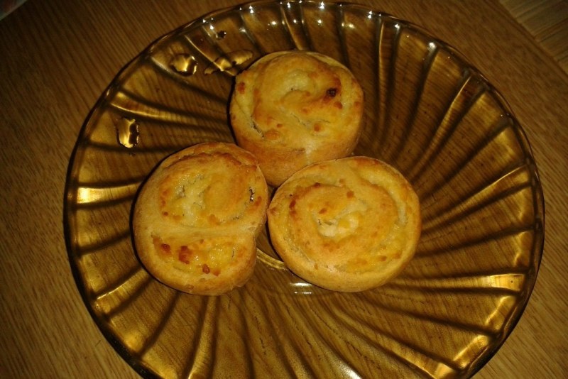 Булочки с корицей и изюмом