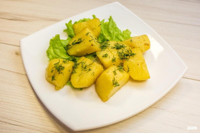 Картофель отварной с маслом и зеленью