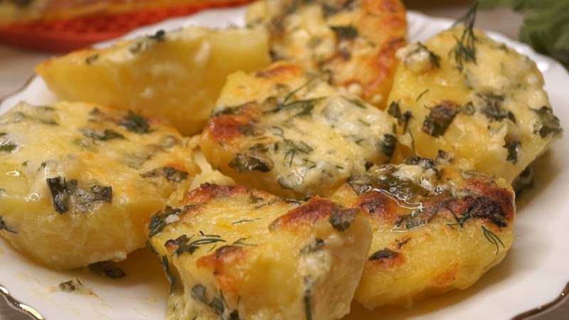Картошка с чесноком в духовке