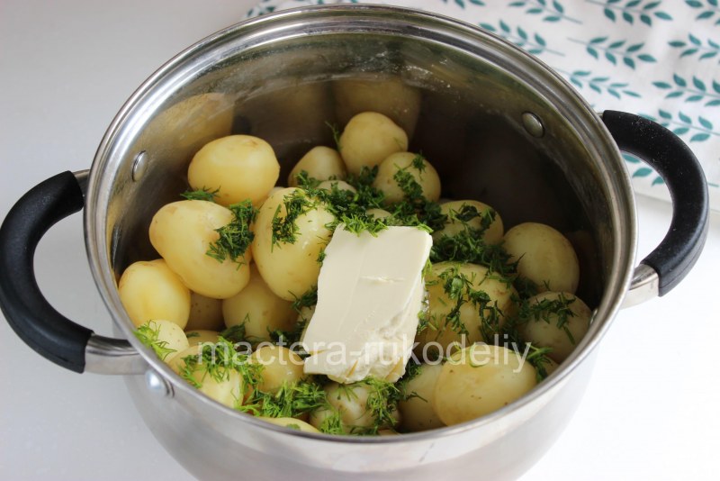 Запеченный картофель в духовке с розмарином
