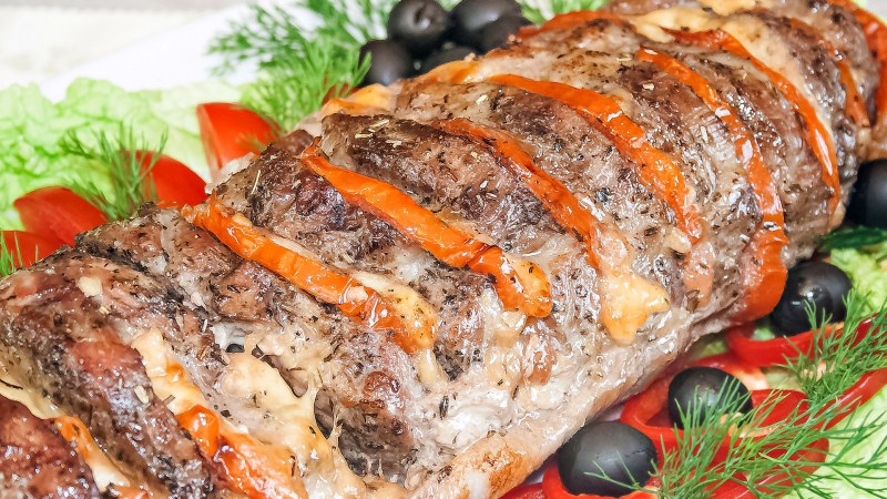 Отбивная куриная грудка с помидорами и сыром