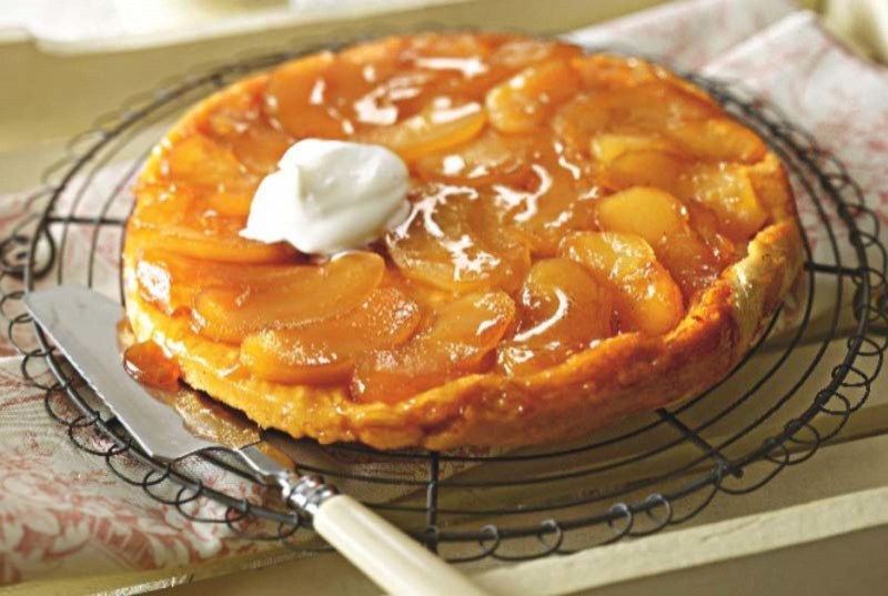 Песочный пирог с яблоками и корицей