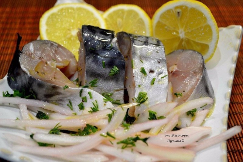 Скумбрия в баночках Маринова