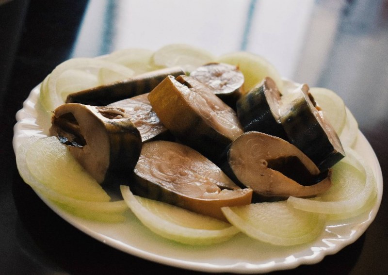 Скумбрия маринованная с луком