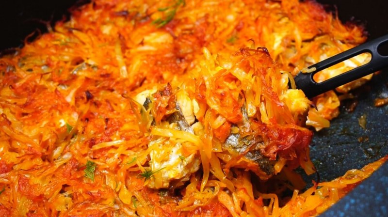 Тушёная капуста с курицей в мультиварке