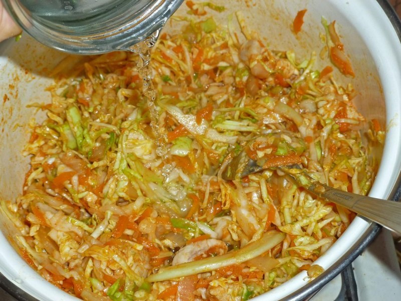 Овощное рагу с кабачками и картошкой и капустой в мультиварке