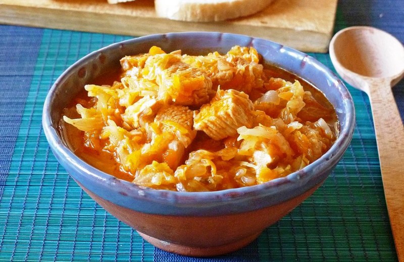 Тушёная капуста с курицей
