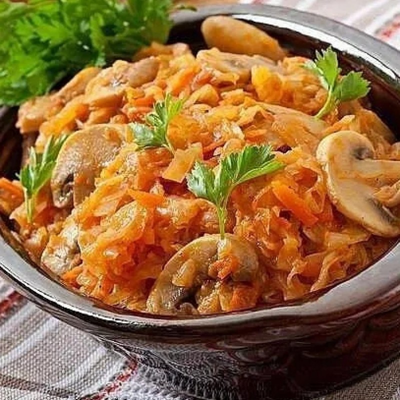 Капуста тушёная на сковороде