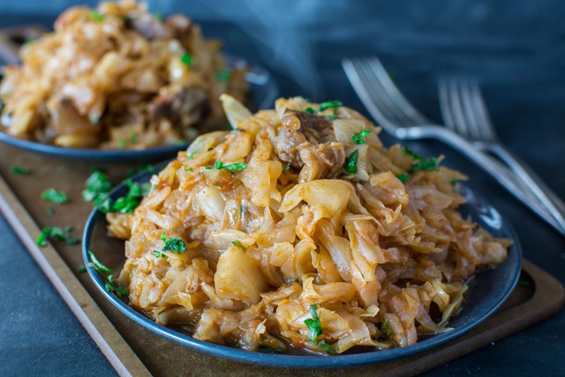 Тушёная капуста с мясом