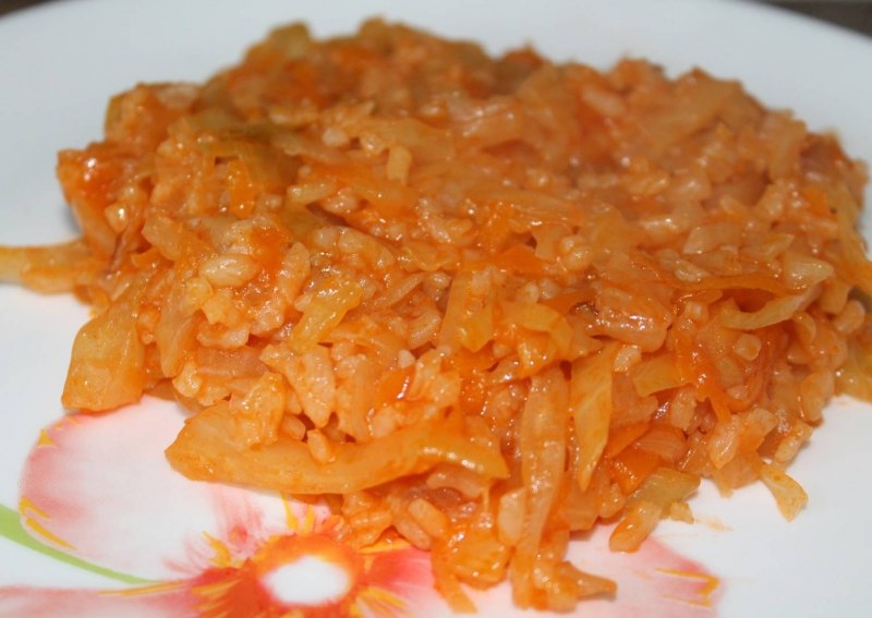 Тушёная капуста с курицей