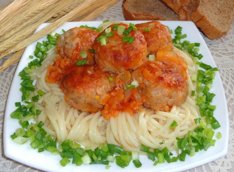 Тефтели с макаронами