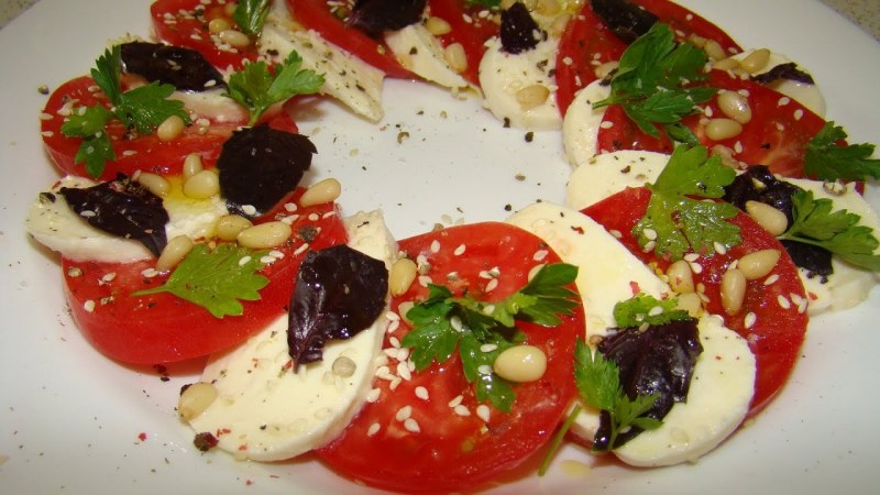 Итальянская закуска Капрезе