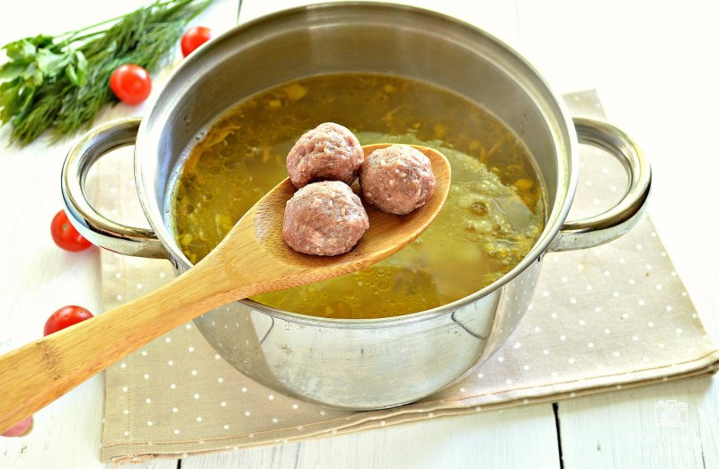 Фрикадельки рыбные с томатным соусом