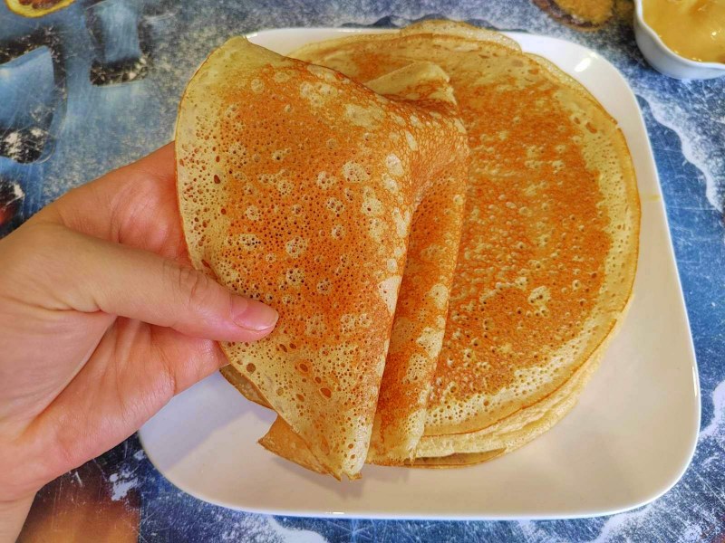 Блины на молоке с дырочками тонкие