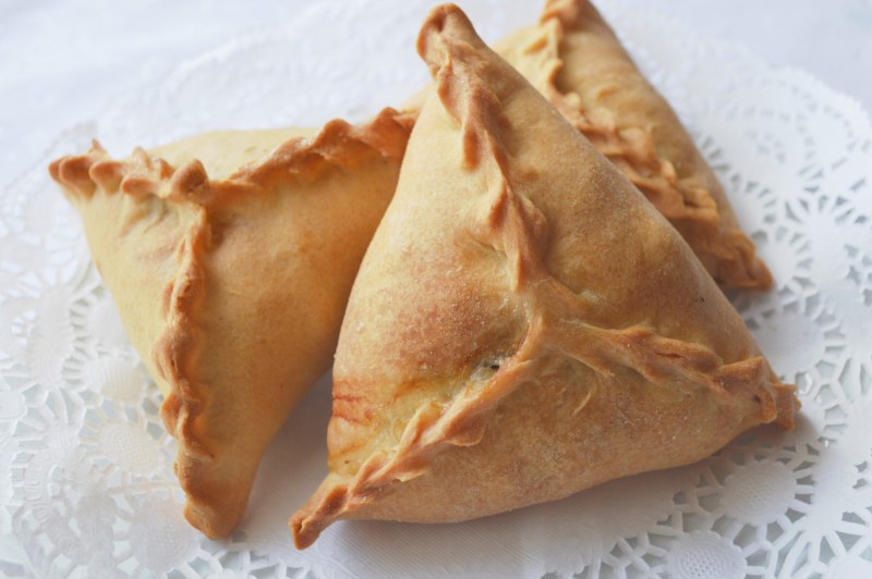 Треугольники с мясом и картошкой