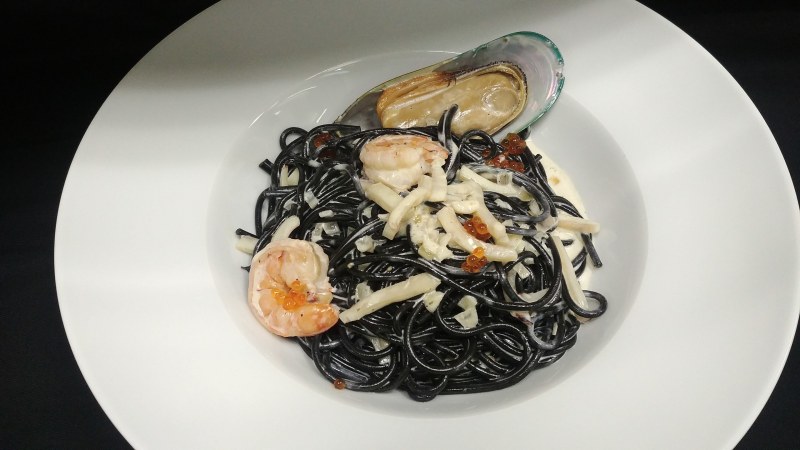 Блэк паста с морепродуктами