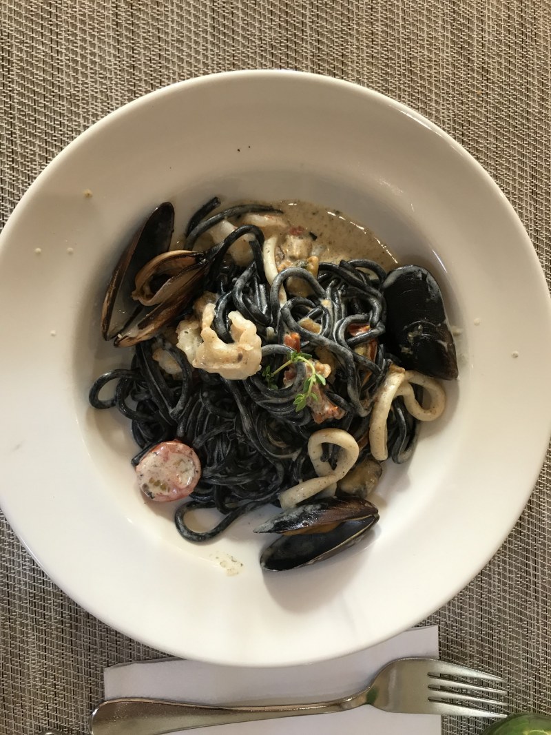 Спагетти Нери с морепродуктами Иль патио