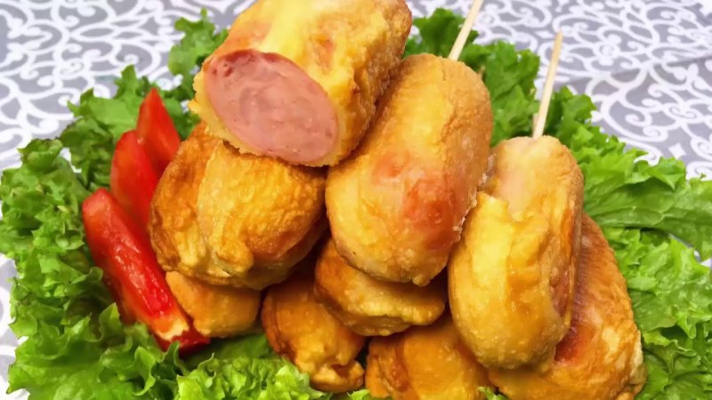 Сосиски в кляре на шпажках