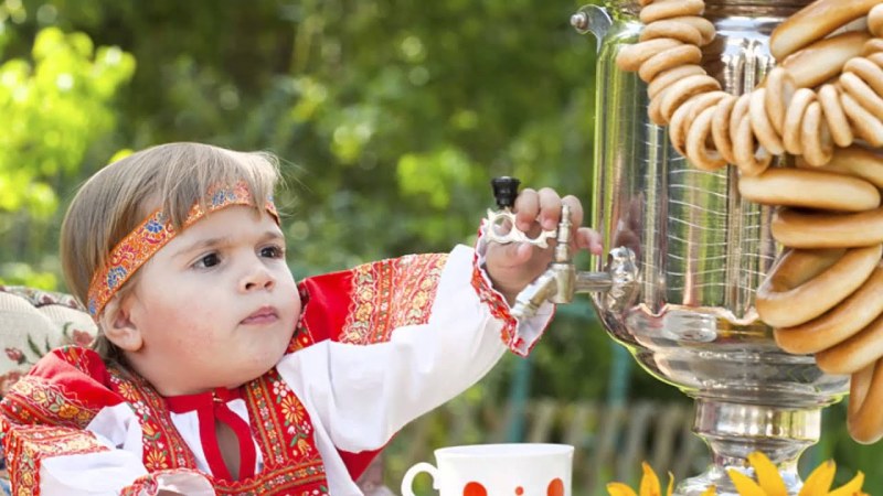 Фотосессия с самоваром летом