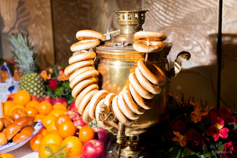 Самовар с бубликами