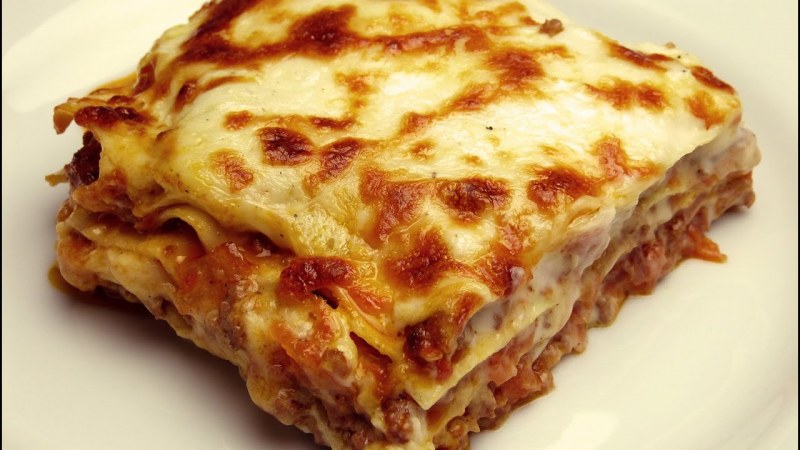 Лазанья классическая с соусом бешамель