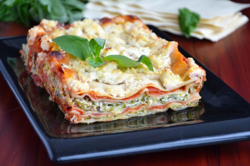 Грибная лазанья с соусом бешамель шампиньонами